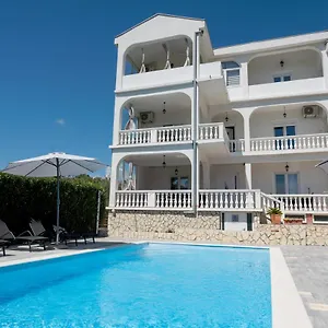 villa-natura-zadar.hotelinzadar.com/